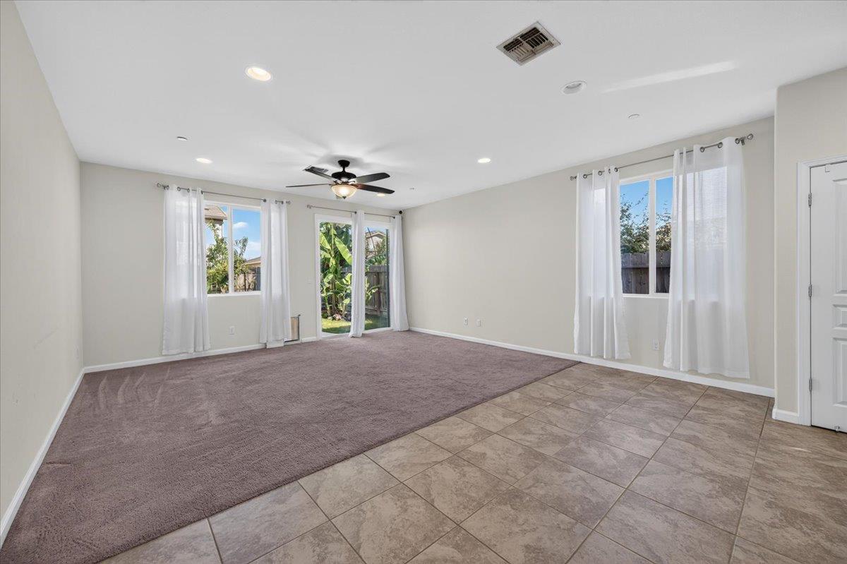 1140 S Carriage, Fresno, CA 93727