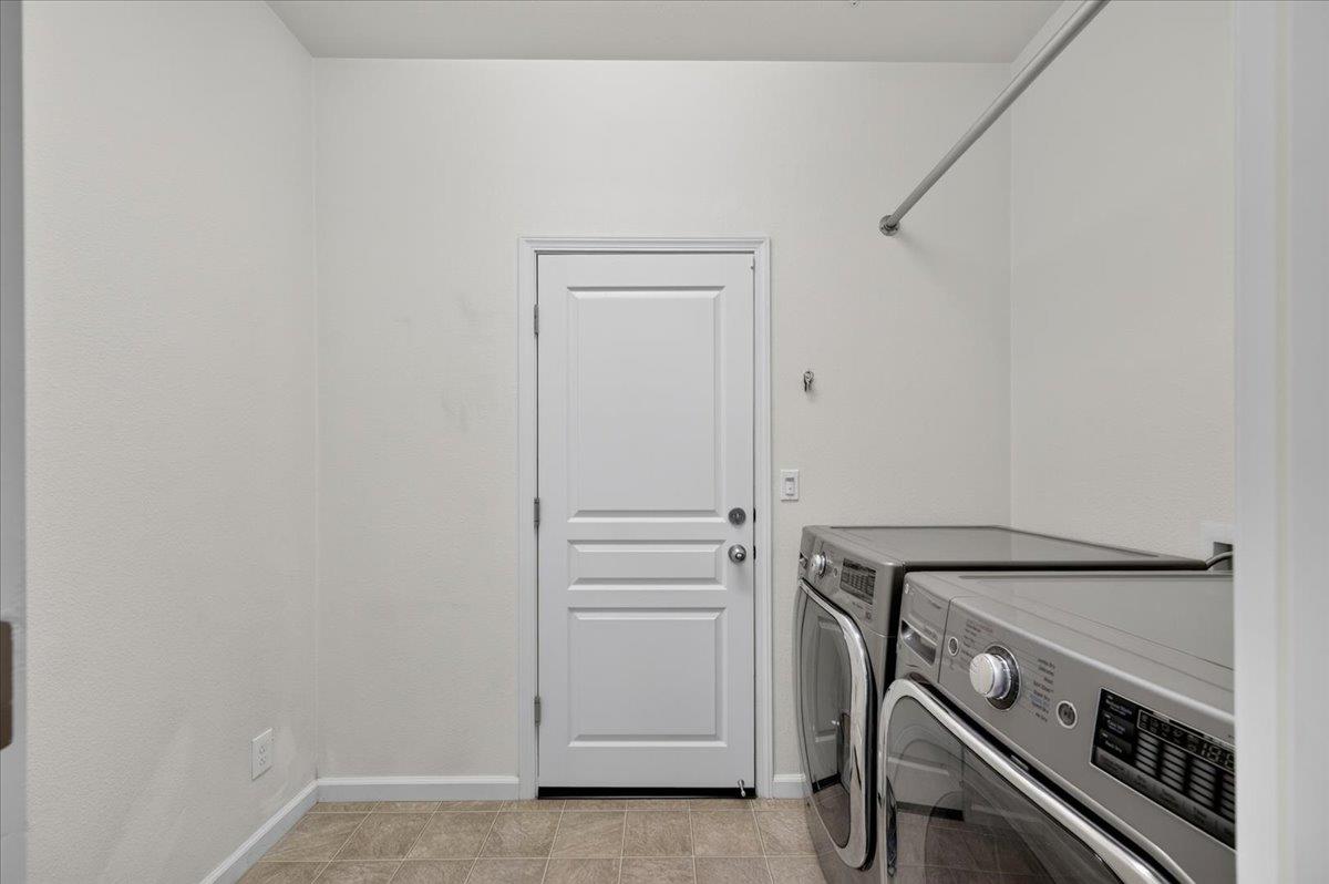 1140 S Carriage, Fresno, CA 93727