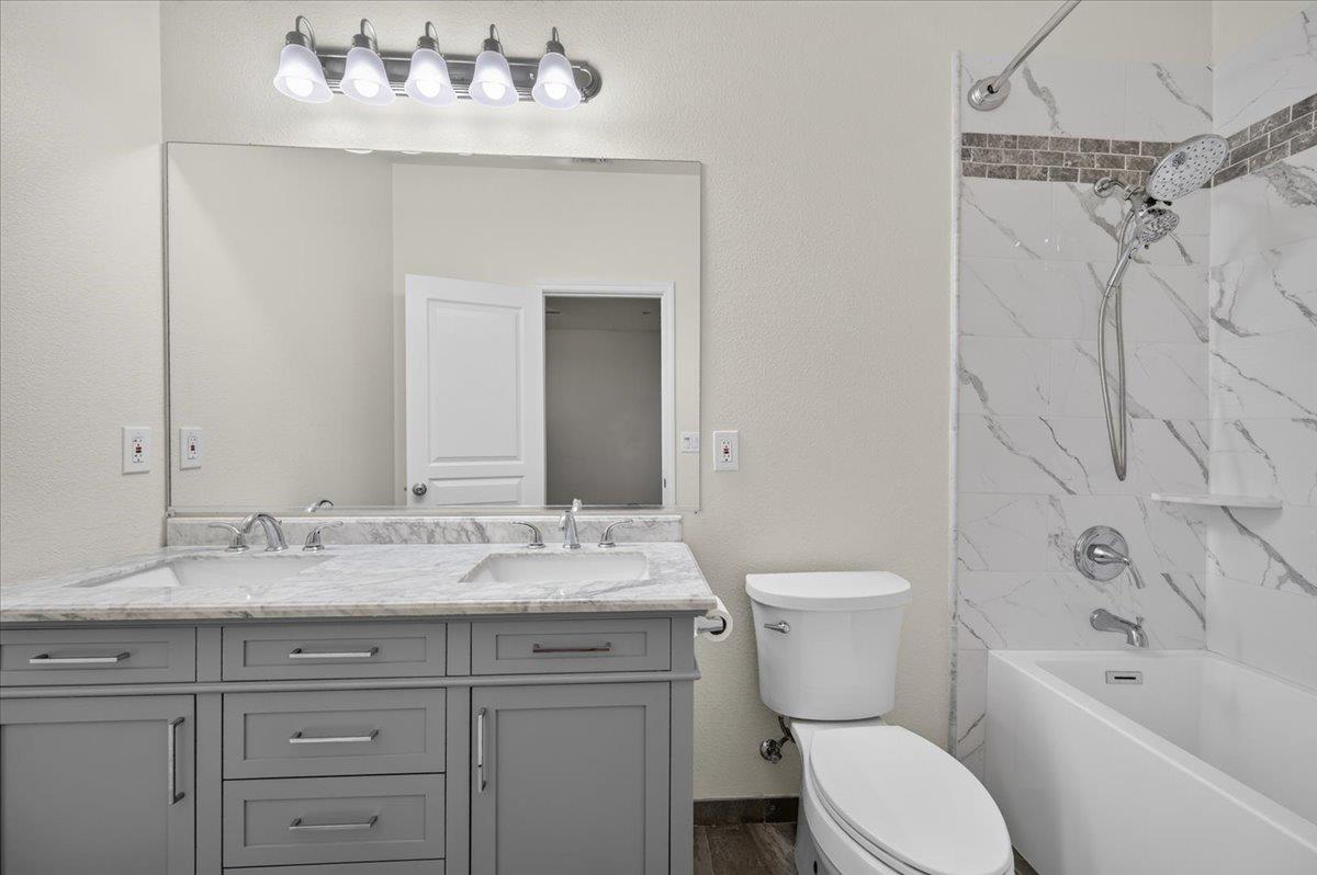 1140 S Carriage, Fresno, CA 93727