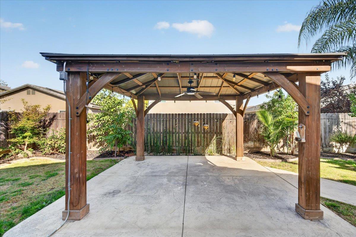1140 S Carriage, Fresno, CA 93727