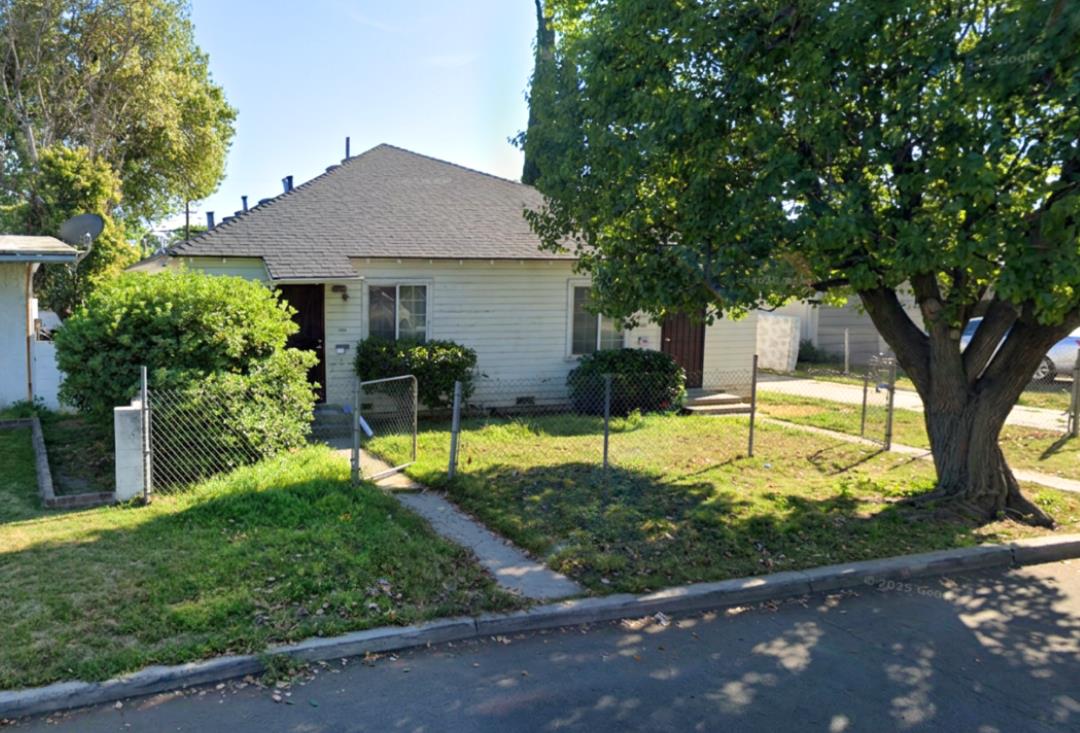 3922 3924 E White Ave, Fresno, CA 93702
