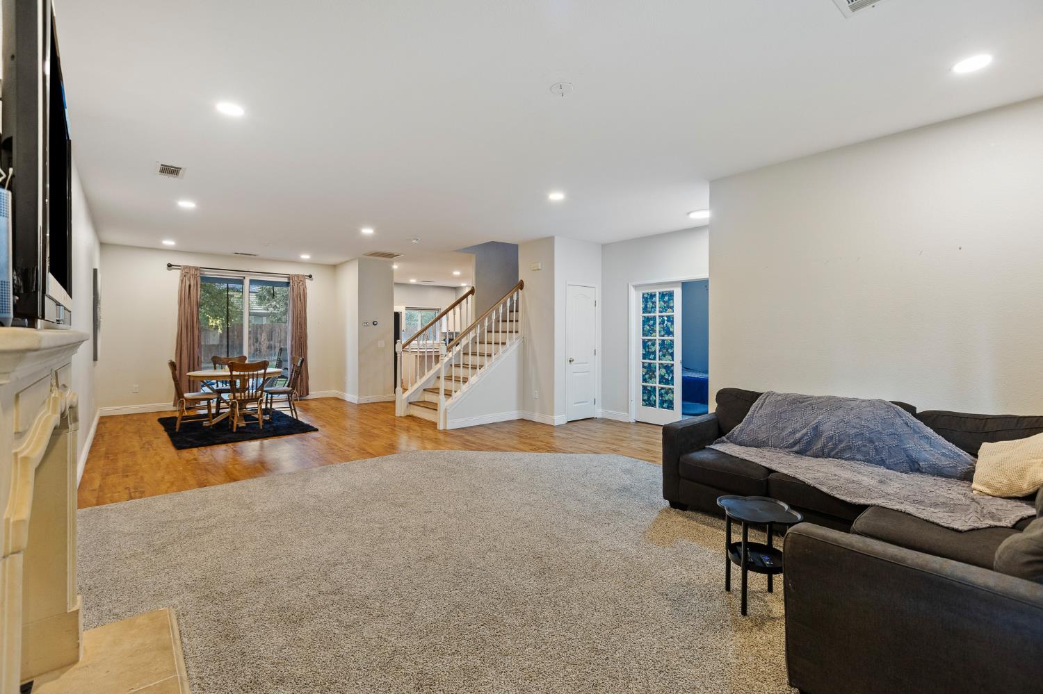 914 W Russell Ave, Visalia, CA 93277
