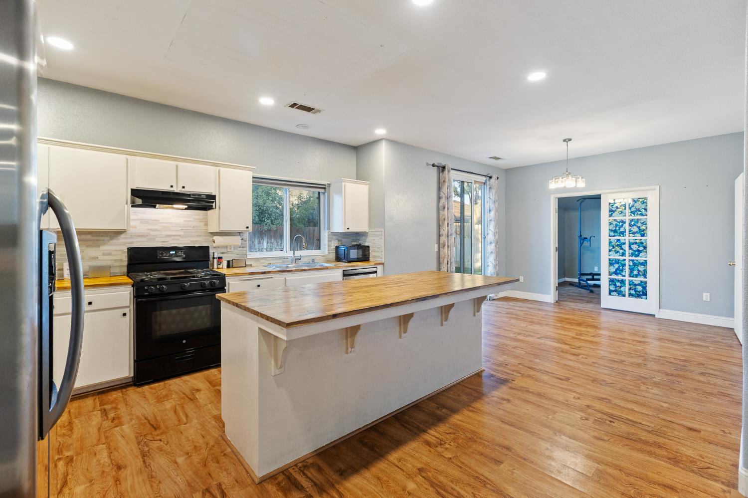 914 W Russell Ave, Visalia, CA 93277
