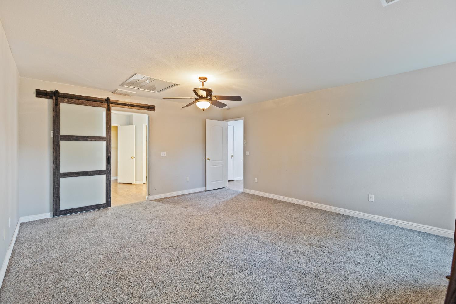 914 W Russell Ave, Visalia, CA 93277