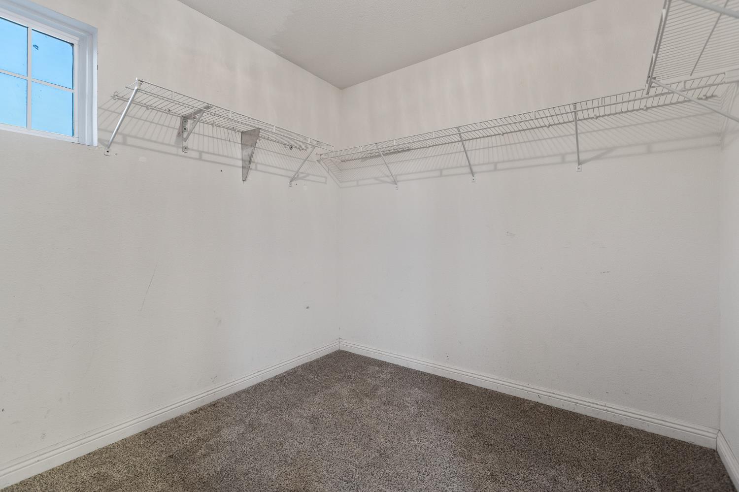 914 W Russell Ave, Visalia, CA 93277
