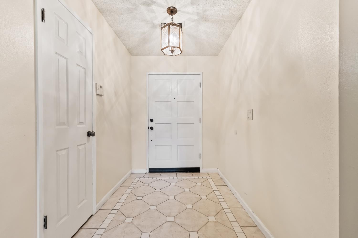 1065 Ross Way, Hanford, CA 93230