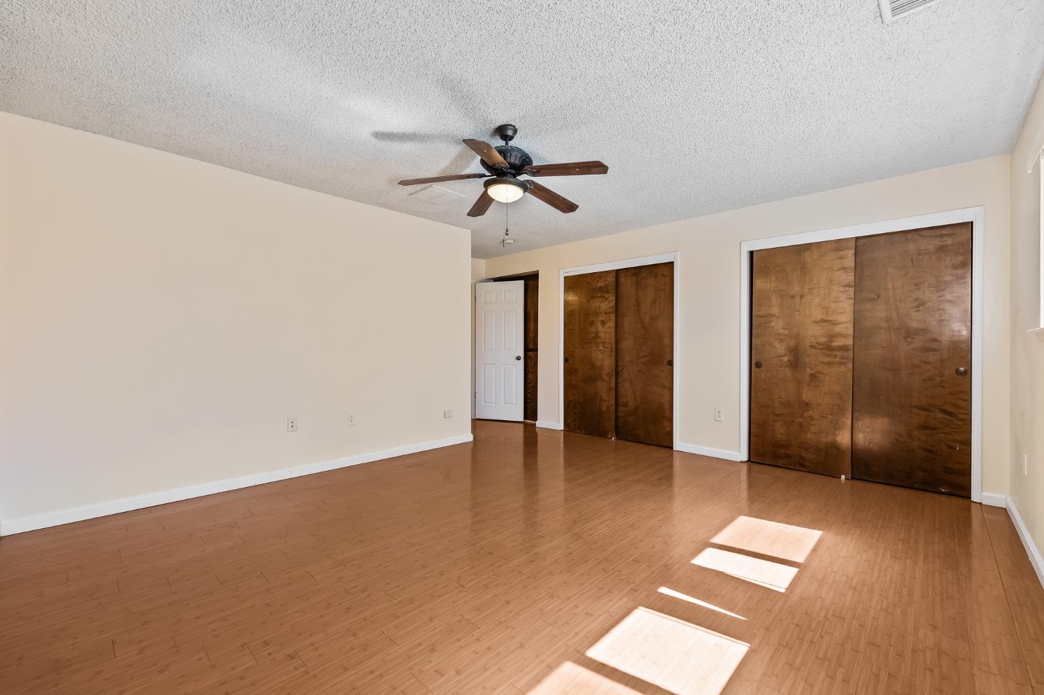 1065 Ross Way, Hanford, CA 93230