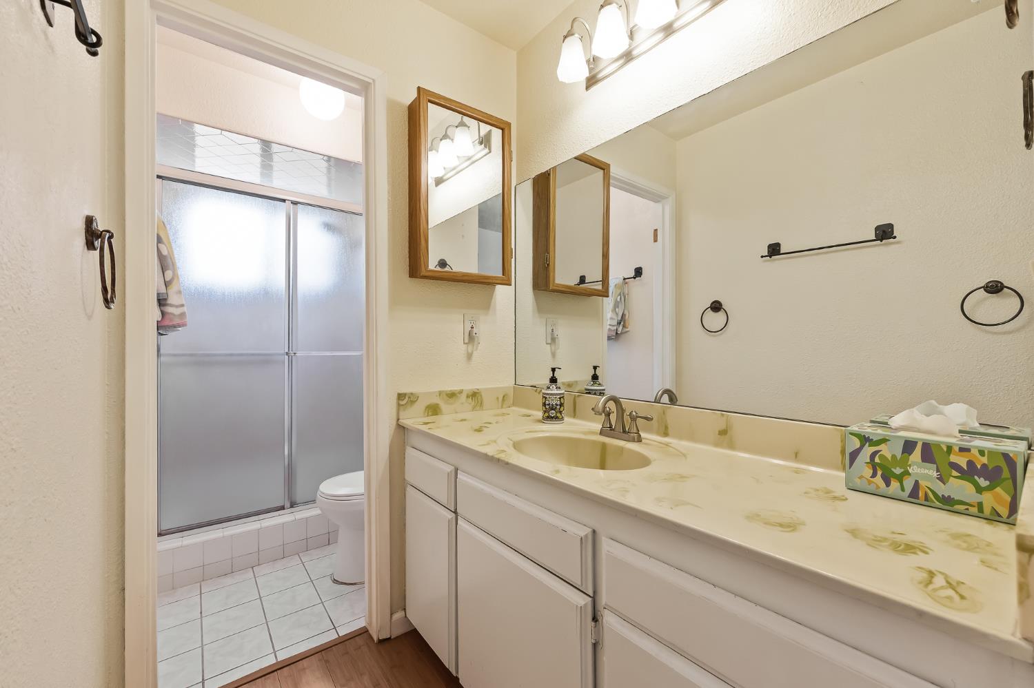 1065 Ross Way, Hanford, CA 93230