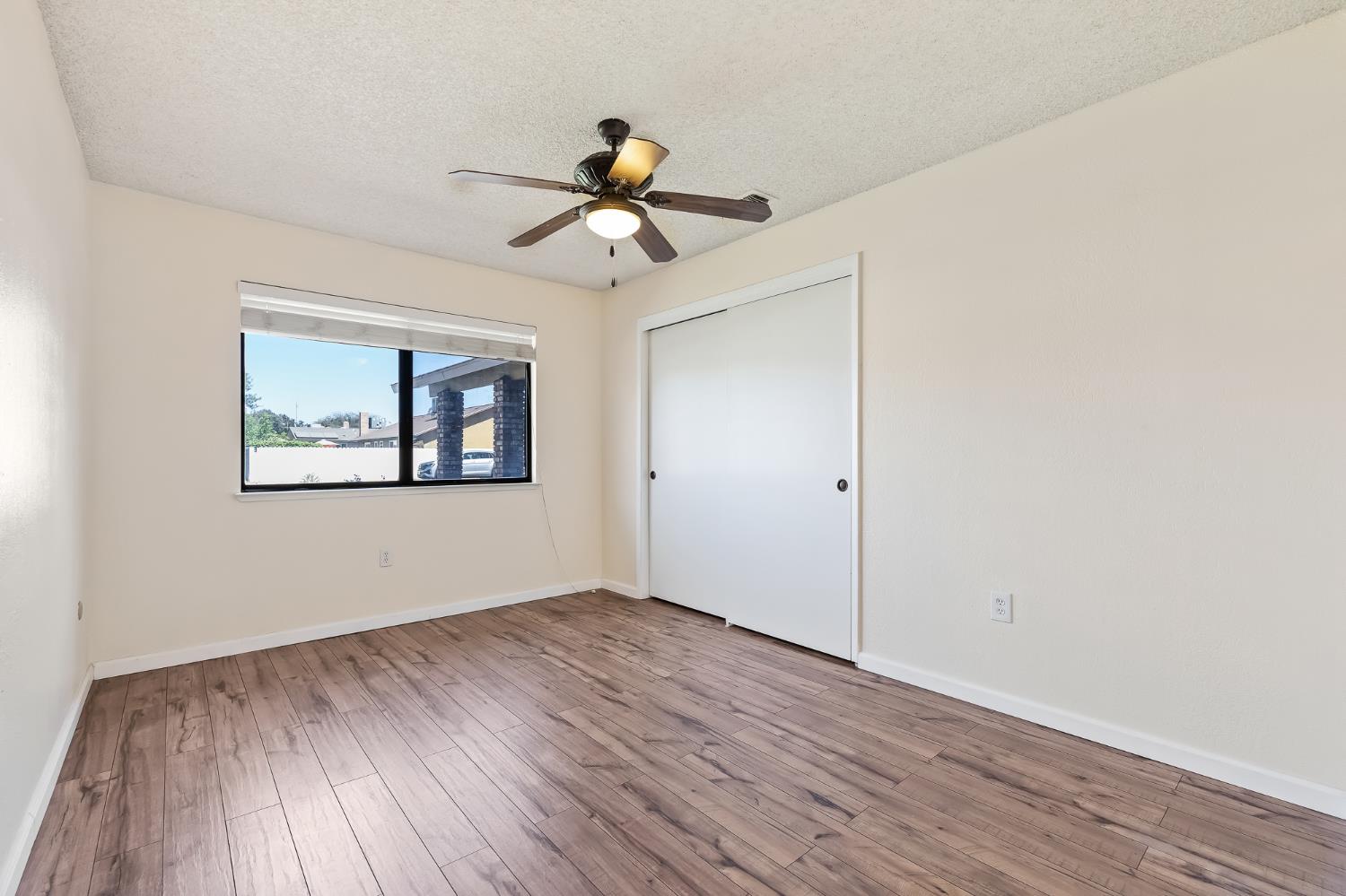 1065 Ross Way, Hanford, CA 93230