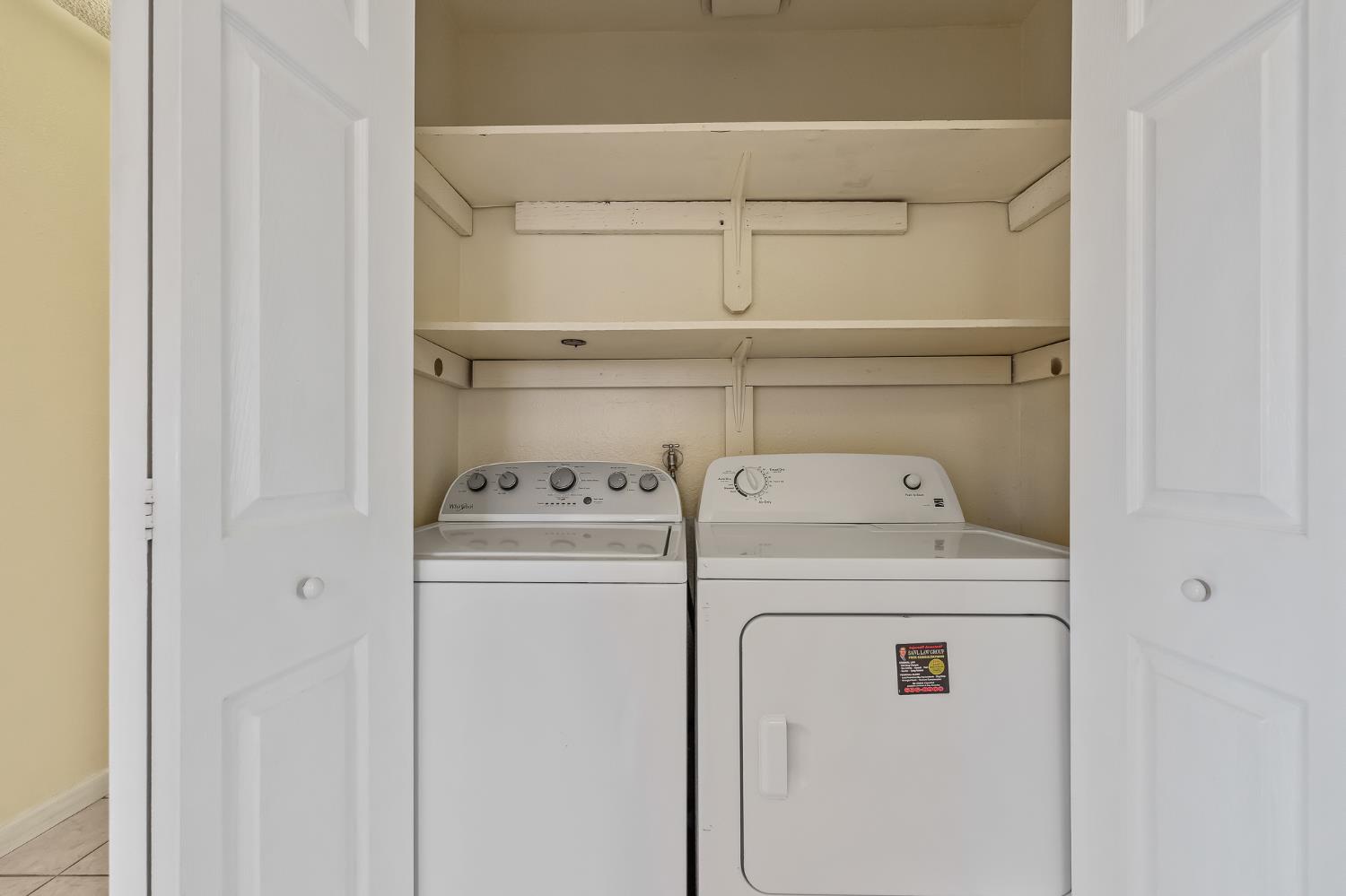 1065 Ross Way, Hanford, CA 93230