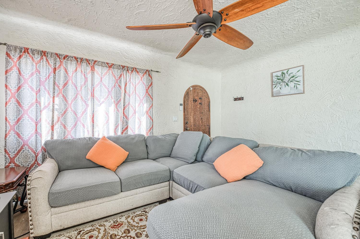 1515 E Simpson Ave, Fresno, CA 93704