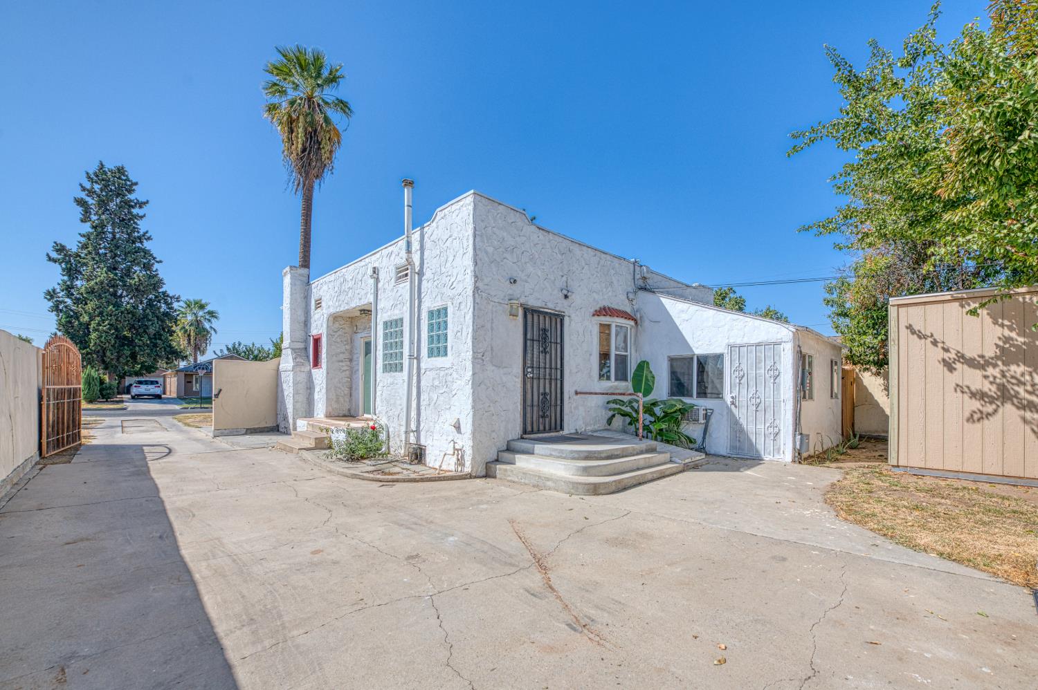 1515 E Simpson Ave, Fresno, CA 93704