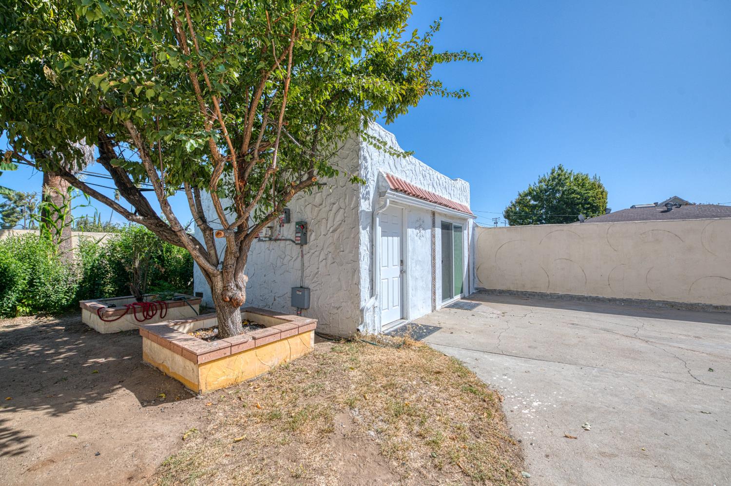 1515 E Simpson Ave, Fresno, CA 93704