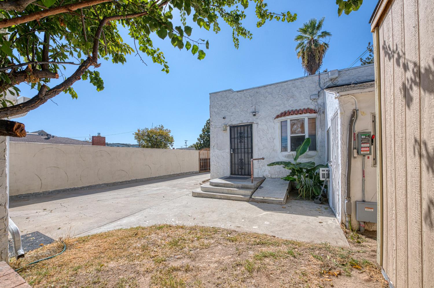 1515 E Simpson Ave, Fresno, CA 93704