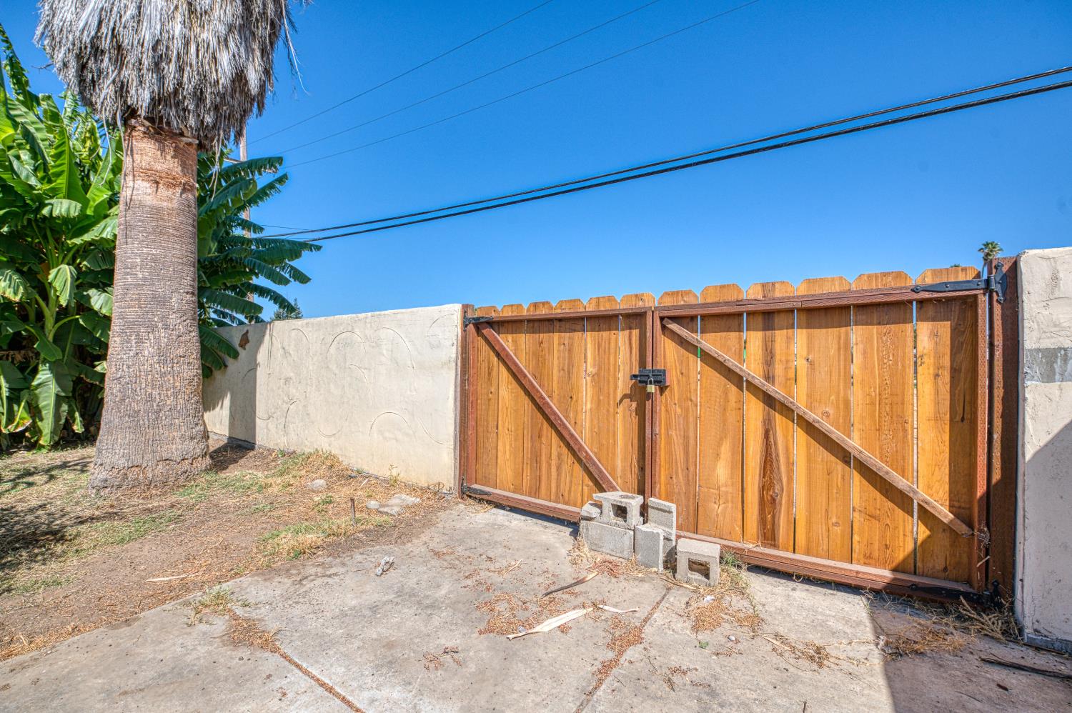 1515 E Simpson Ave, Fresno, CA 93704