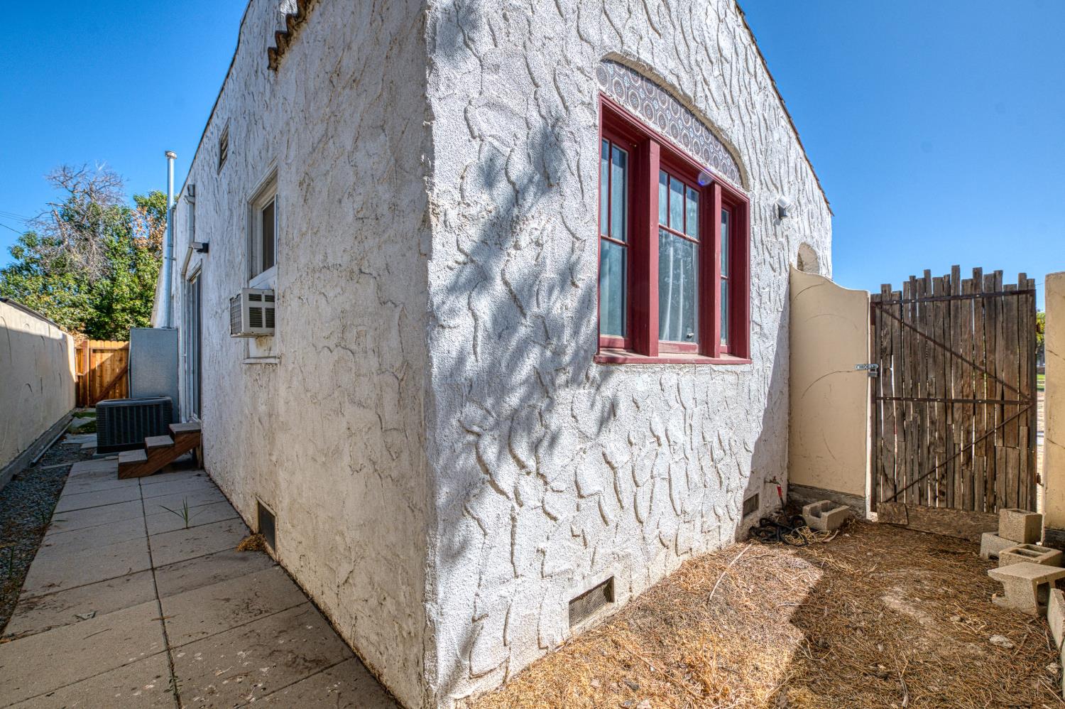 1515 E Simpson Ave, Fresno, CA 93704