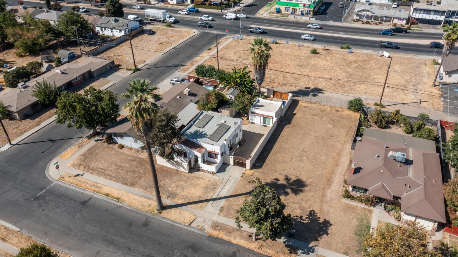 1515 E Simpson Ave, Fresno, CA 93704