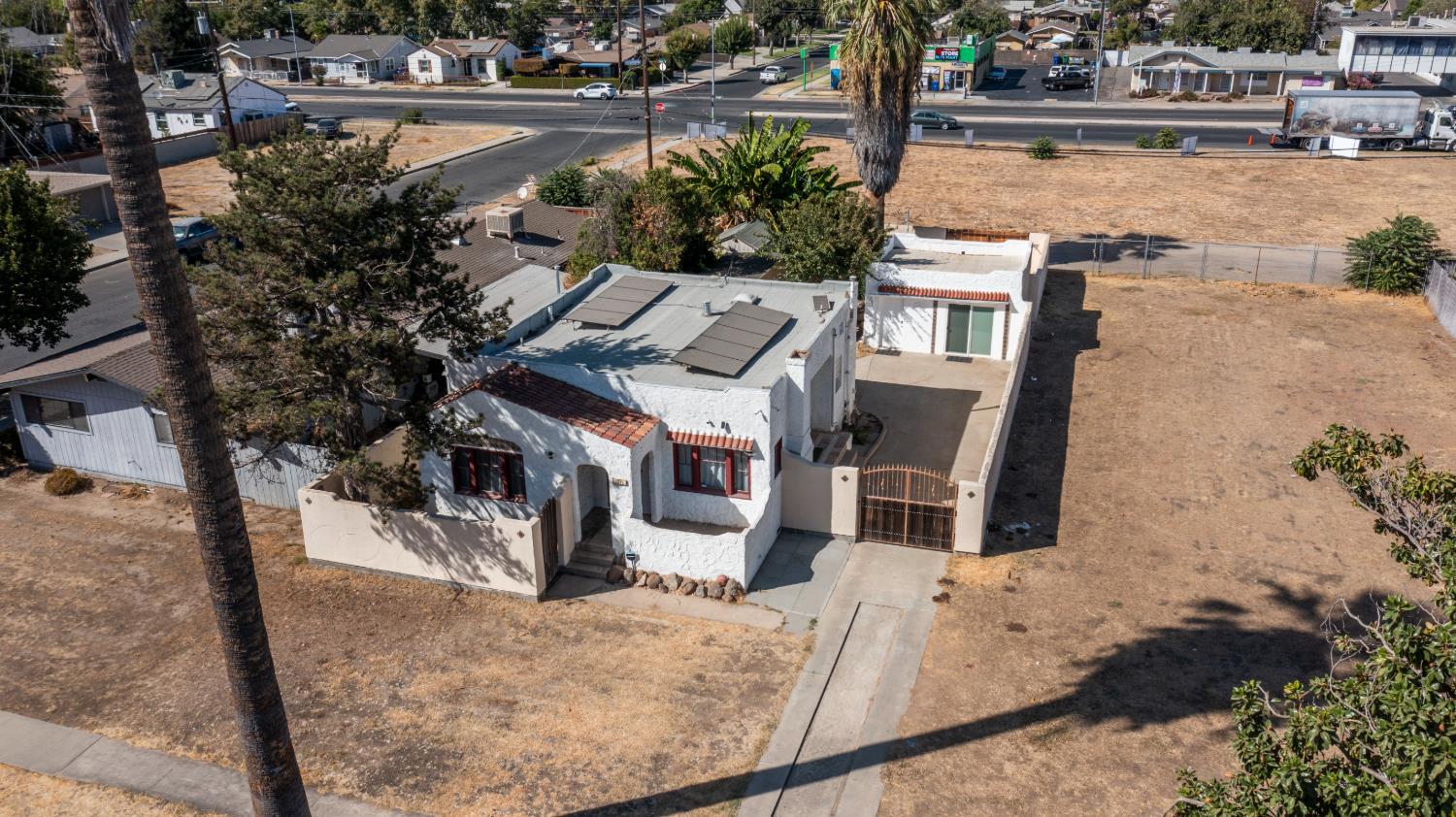 1515 E Simpson Ave, Fresno, CA 93704