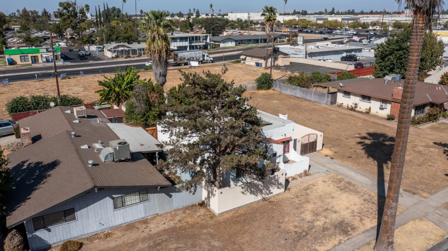 1515 E Simpson Ave, Fresno, CA 93704