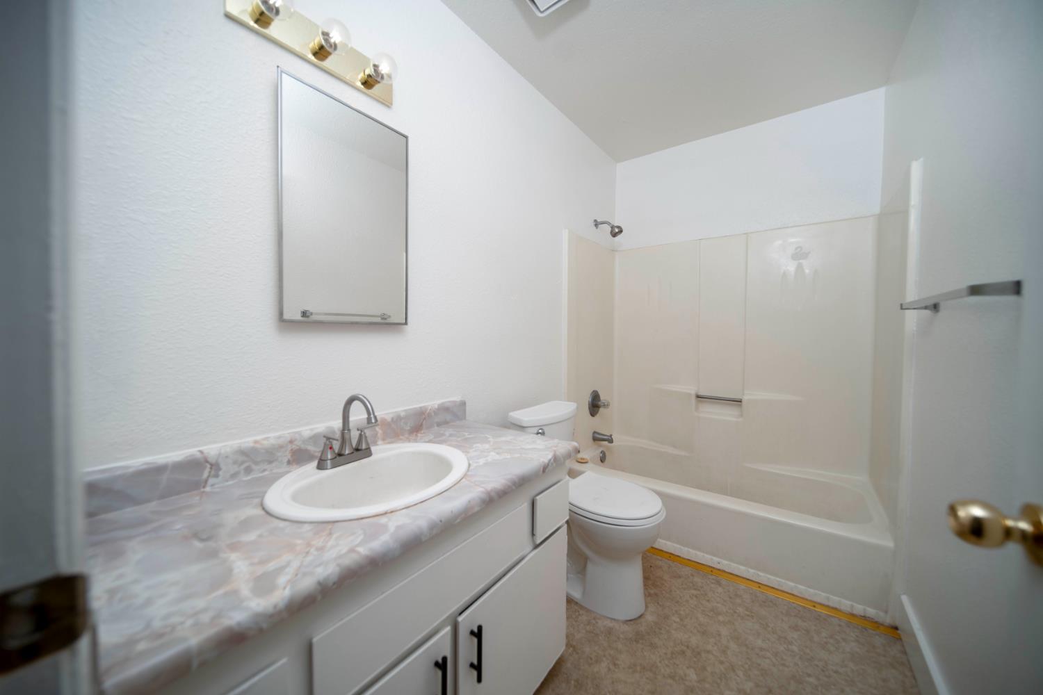 657 W Parlier Ave #114, Reedley, CA 93654