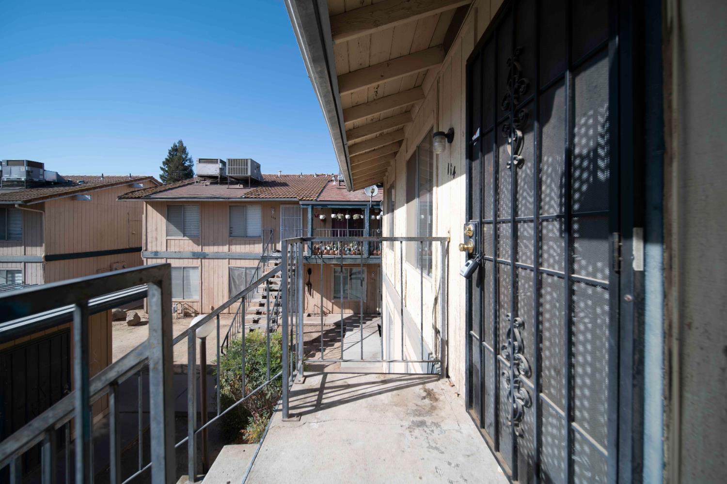 657 W Parlier Ave #114, Reedley, CA 93654