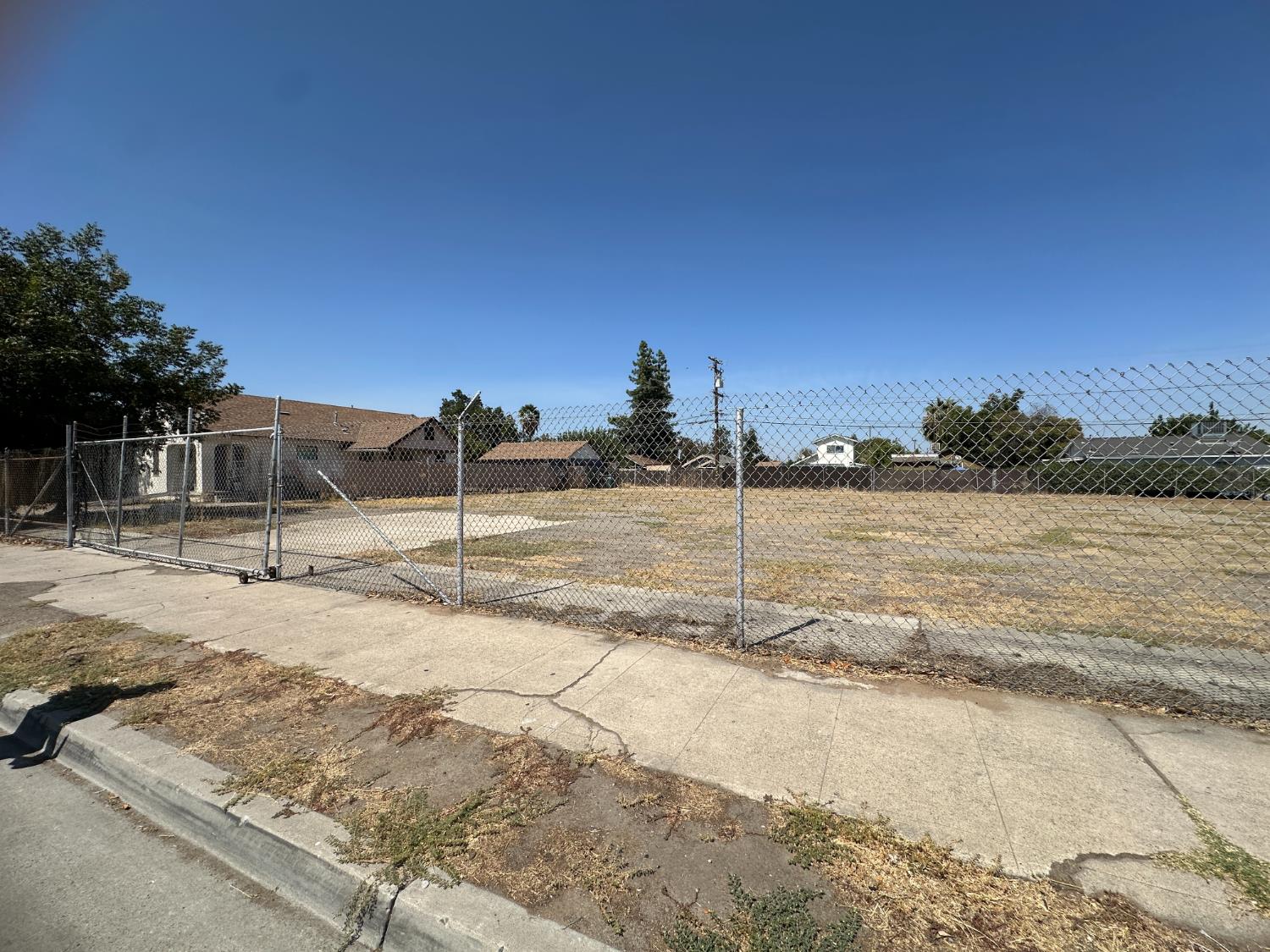 0 0 Belmont, Fresno, CA 93702