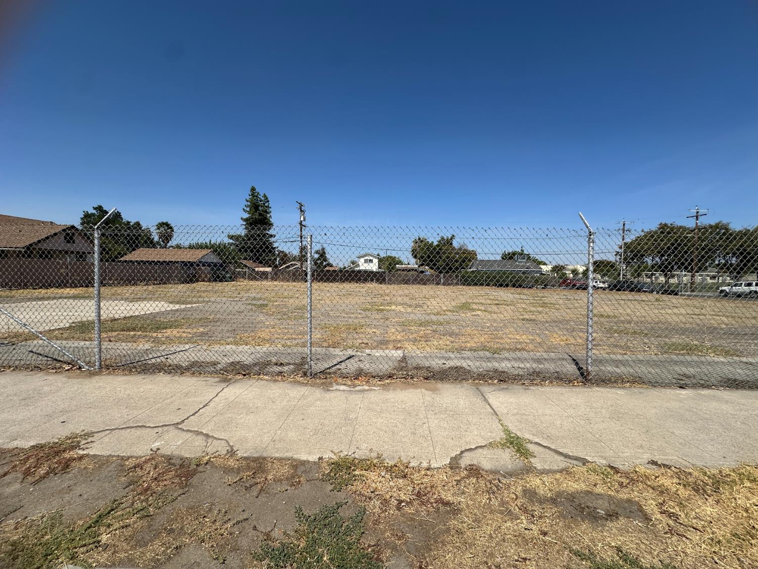0 0 Belmont, Fresno, CA 93702