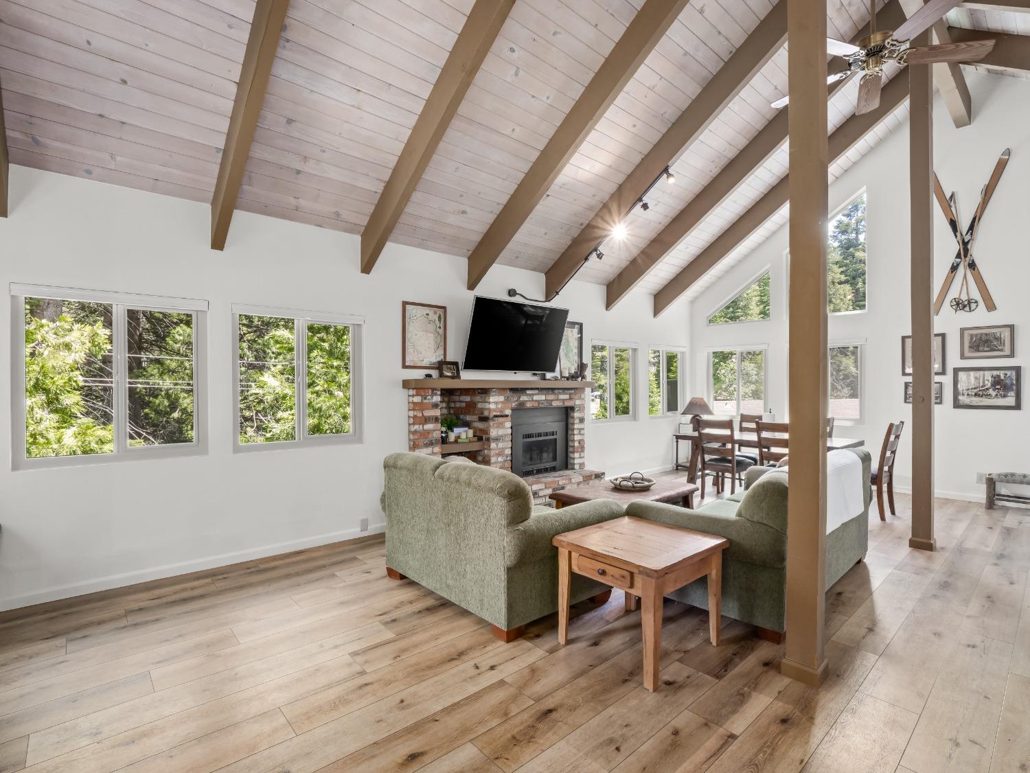 1153 Silver Tip Ln, Fish Camp, CA 93623