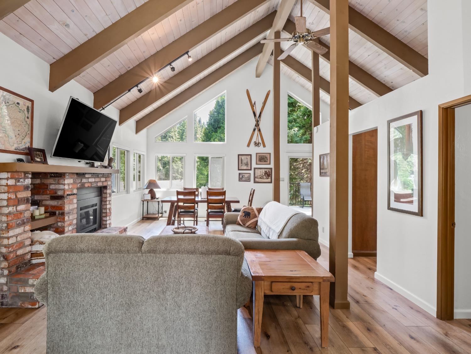 1153 Silver Tip Ln, Fish Camp, CA 93623