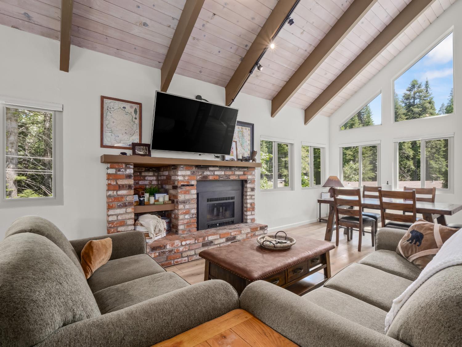 1153 Silver Tip Ln, Fish Camp, CA 93623