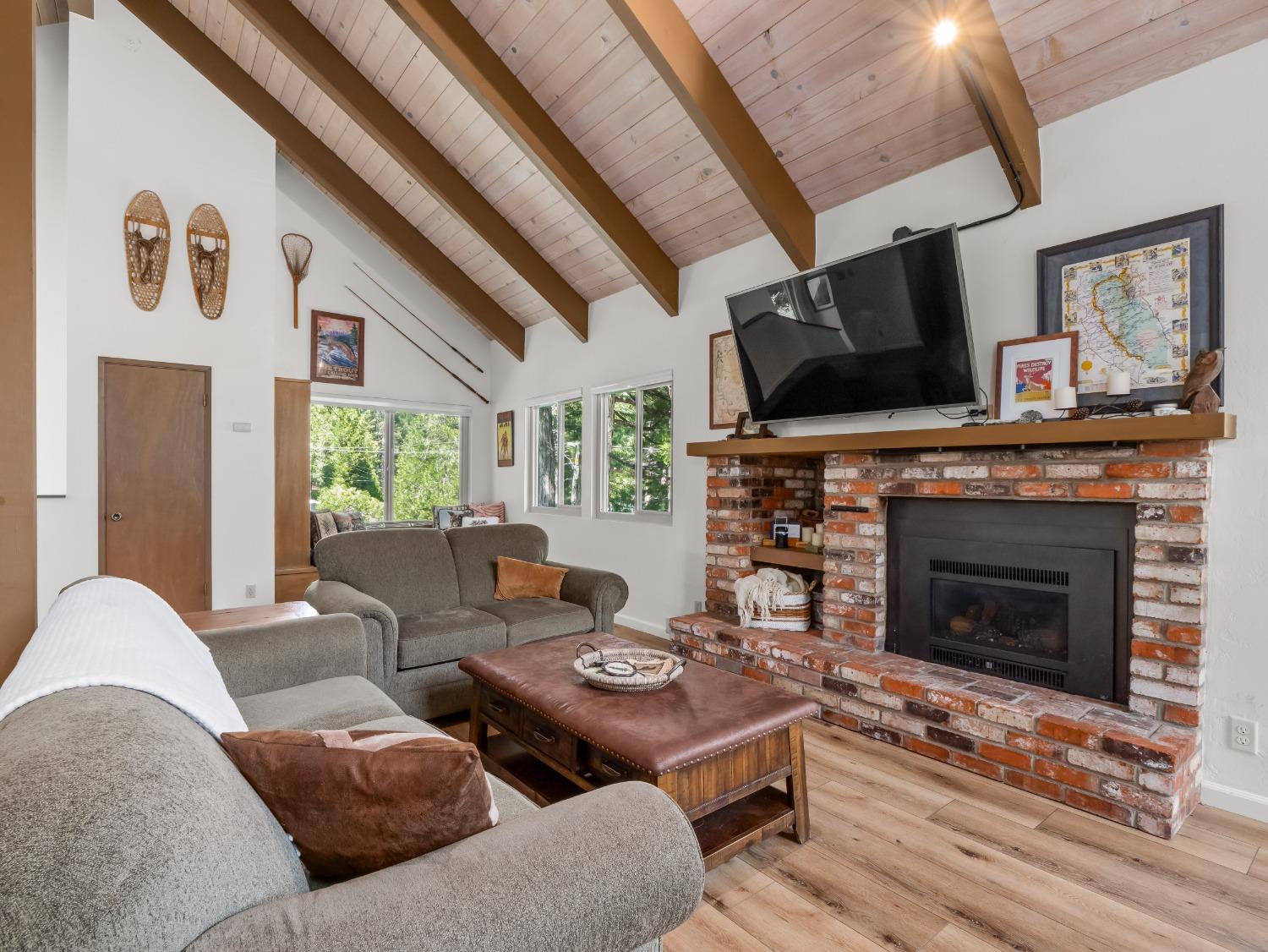 1153 Silver Tip Ln, Fish Camp, CA 93623