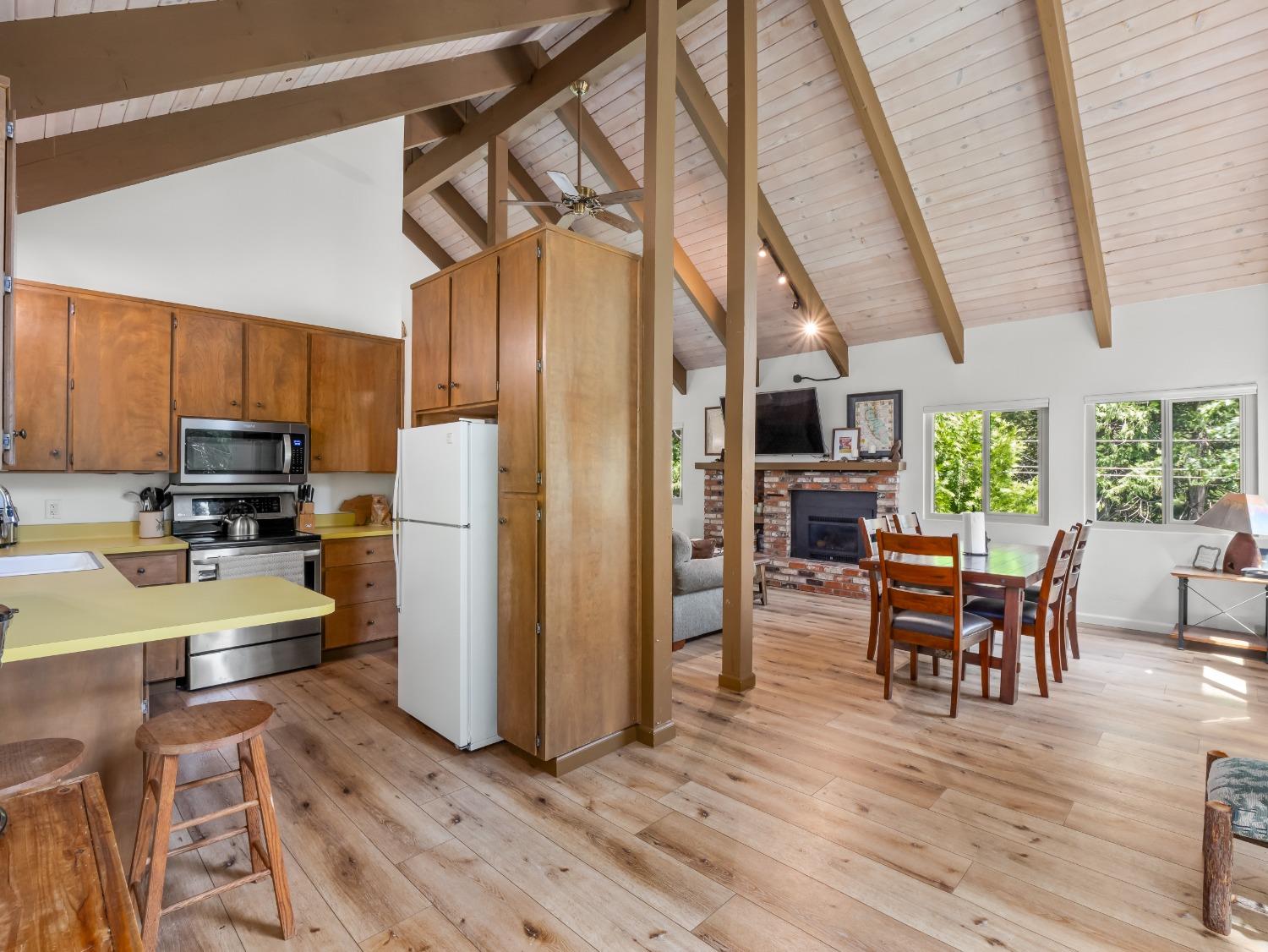 1153 Silver Tip Ln, Fish Camp, CA 93623
