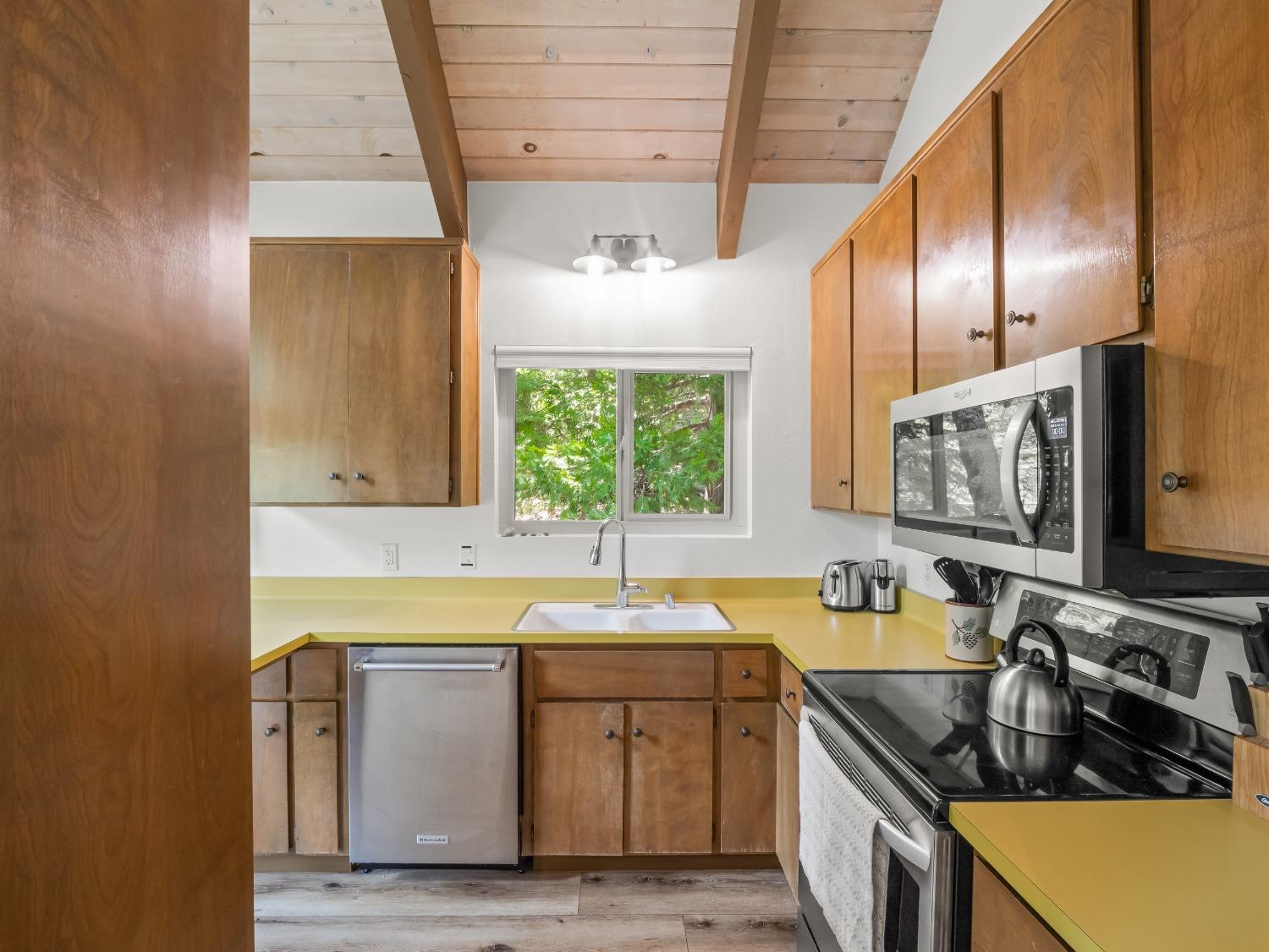 1153 Silver Tip Ln, Fish Camp, CA 93623