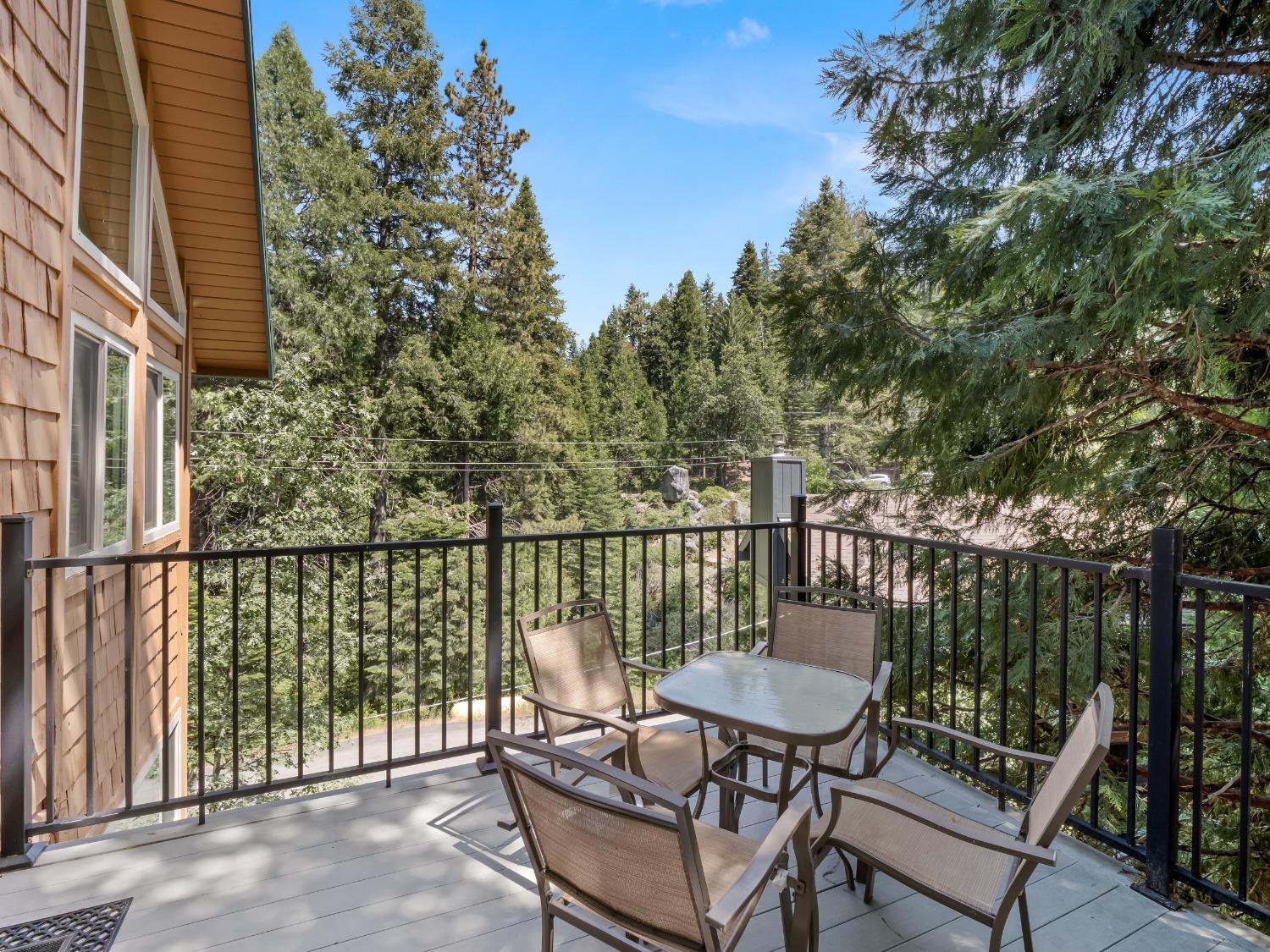 1153 Silver Tip Ln, Fish Camp, CA 93623