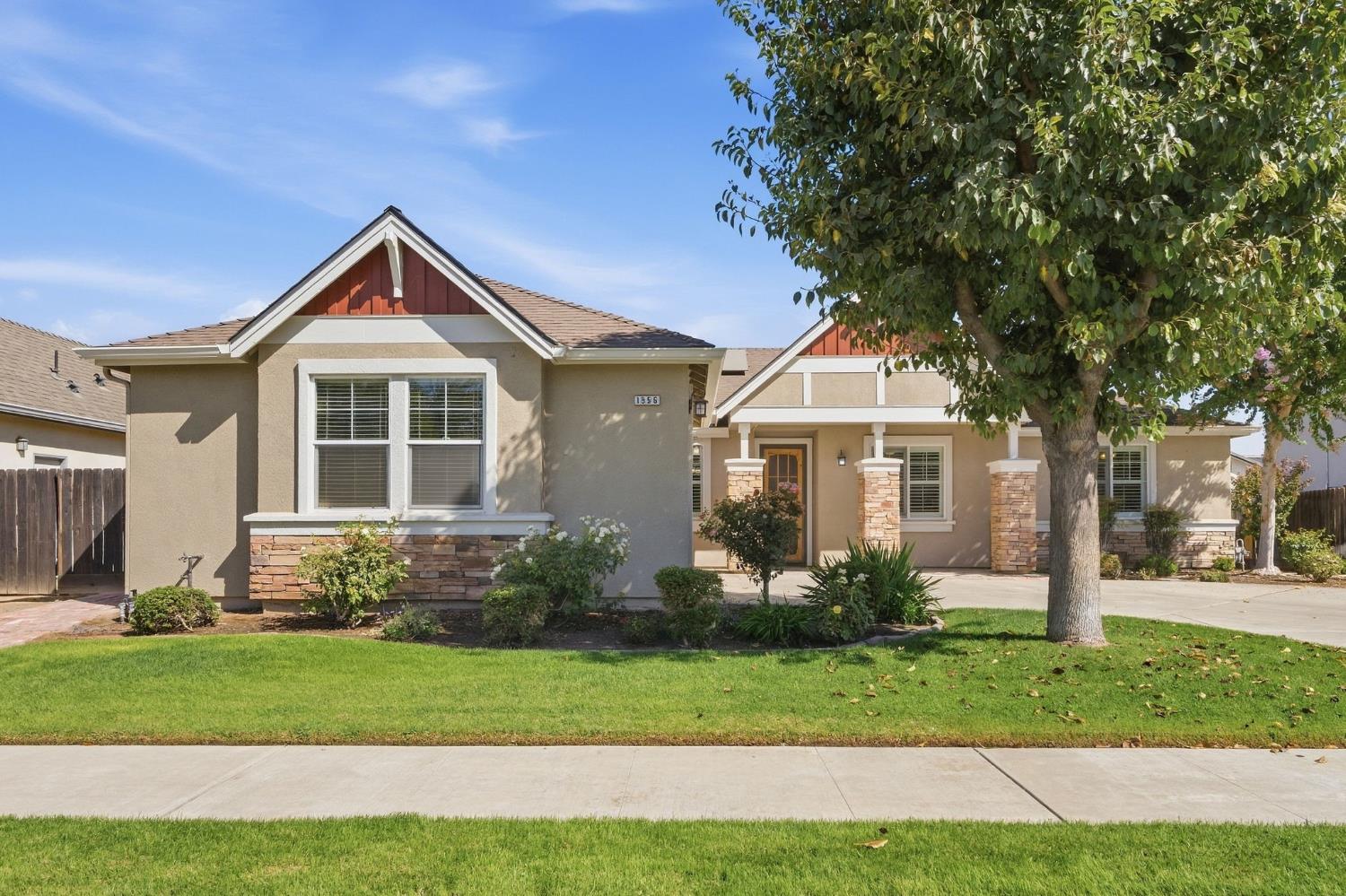 1556 Bellflower st, Kingsburg, CA 93631