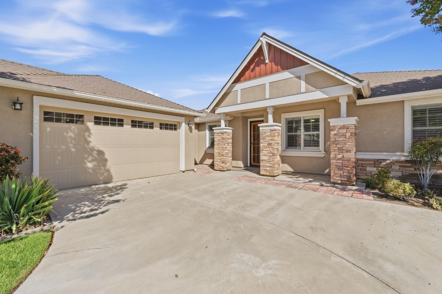 1556 Bellflower st, Kingsburg, CA 93631