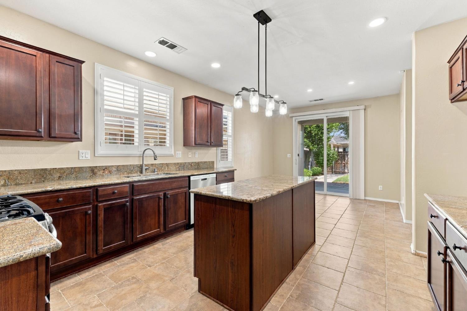 1556 Bellflower st, Kingsburg, CA 93631
