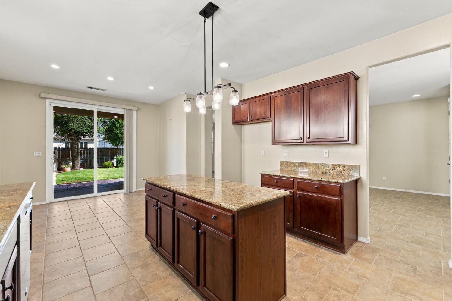 1556 Bellflower st, Kingsburg, CA 93631