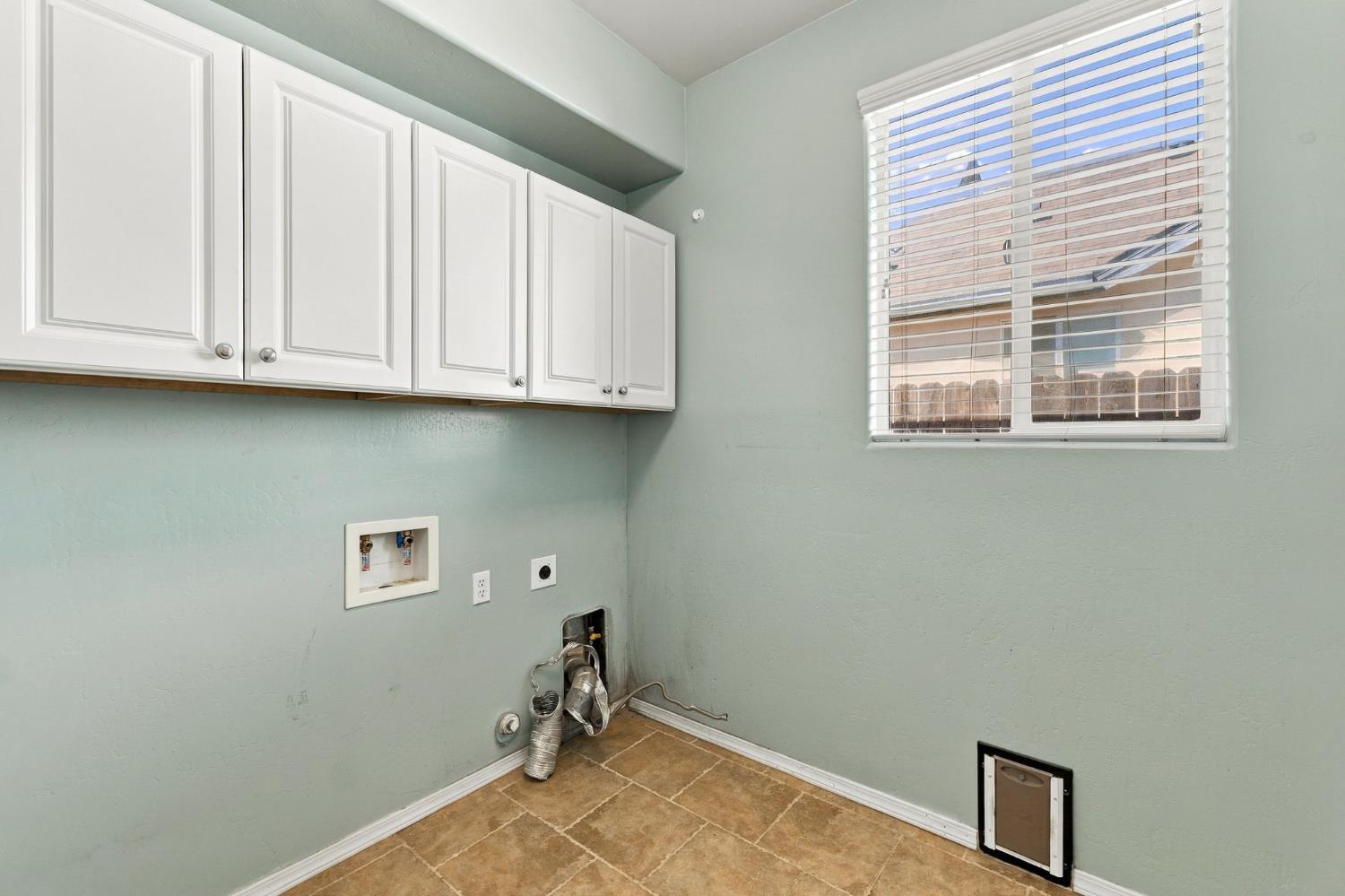 1556 Bellflower st, Kingsburg, CA 93631