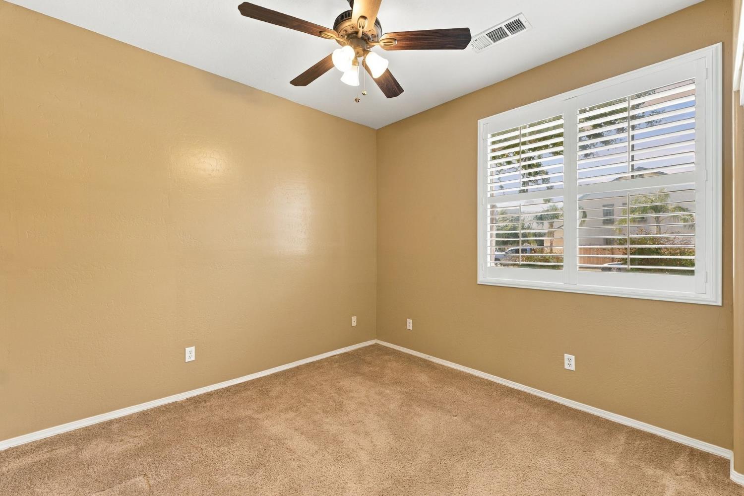 1556 Bellflower st, Kingsburg, CA 93631