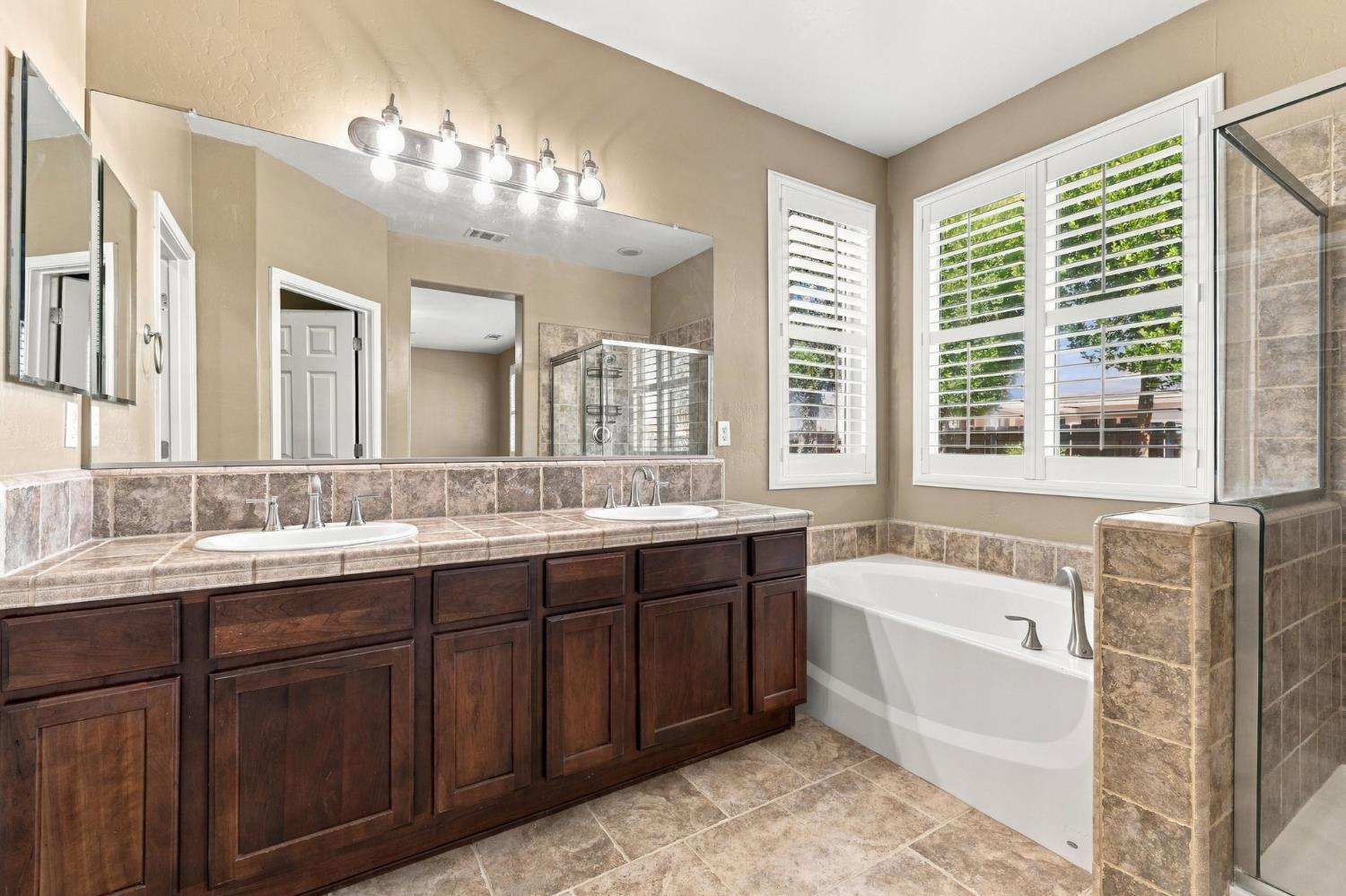 1556 Bellflower st, Kingsburg, CA 93631