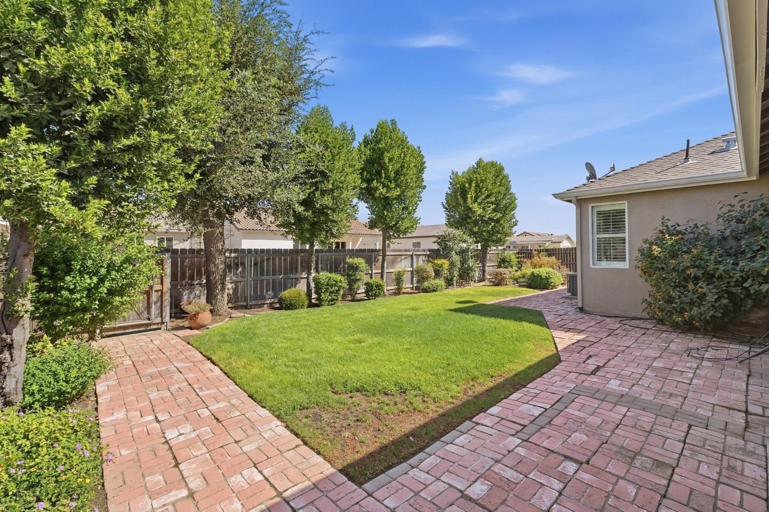1556 Bellflower st, Kingsburg, CA 93631