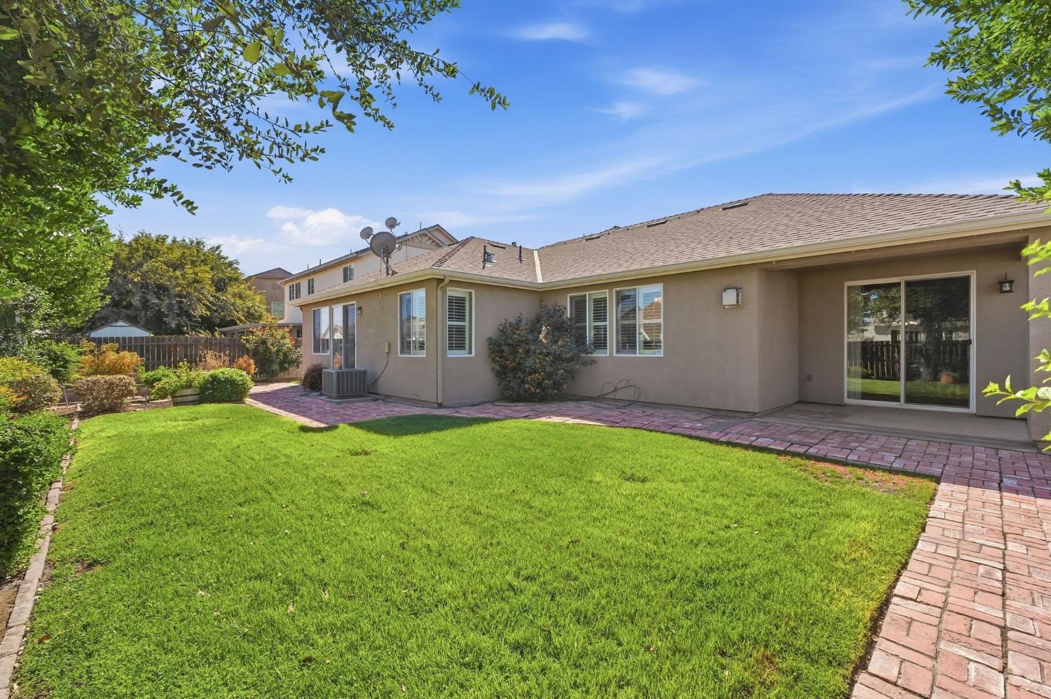 1556 Bellflower st, Kingsburg, CA 93631