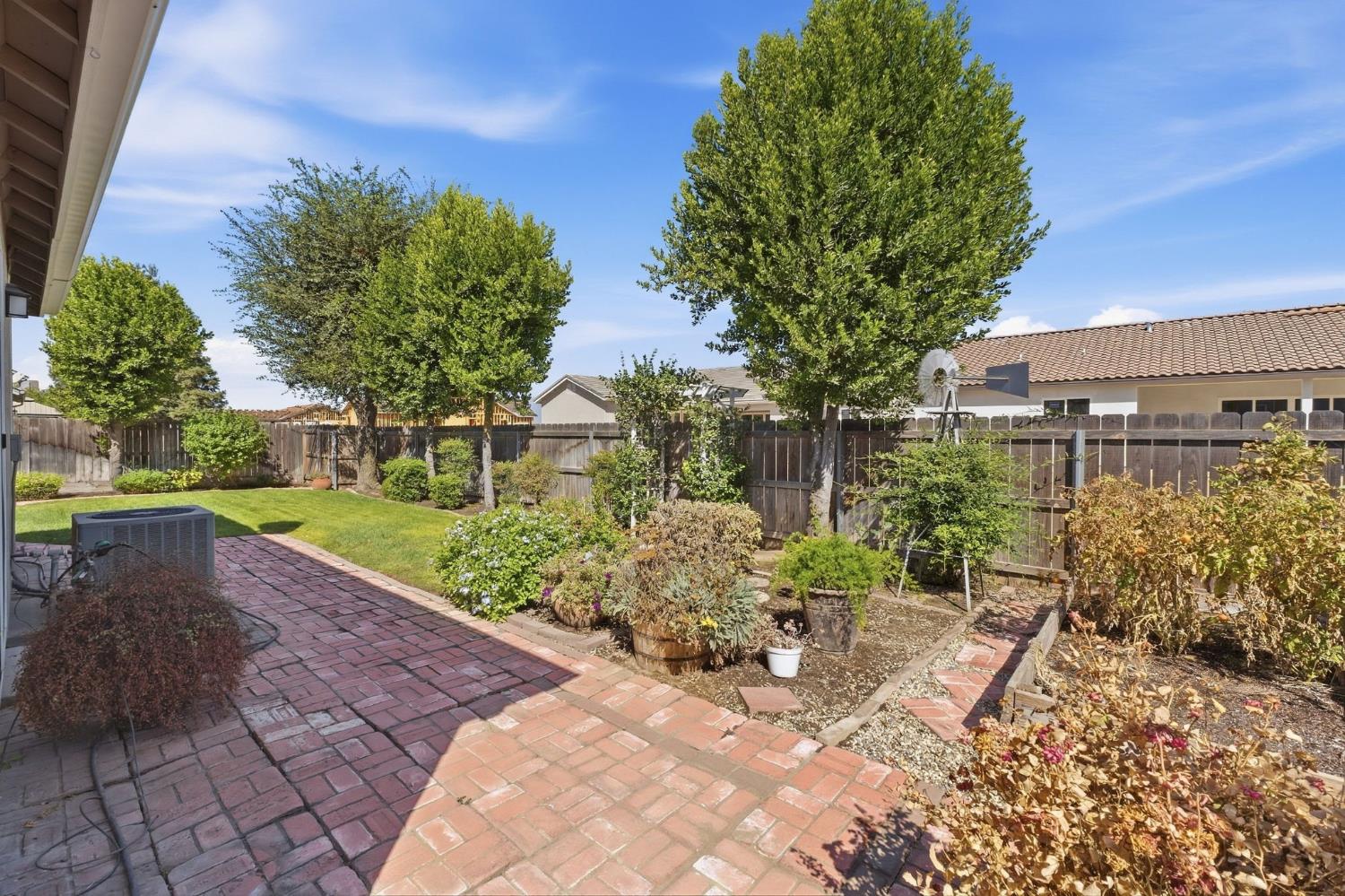 1556 Bellflower st, Kingsburg, CA 93631