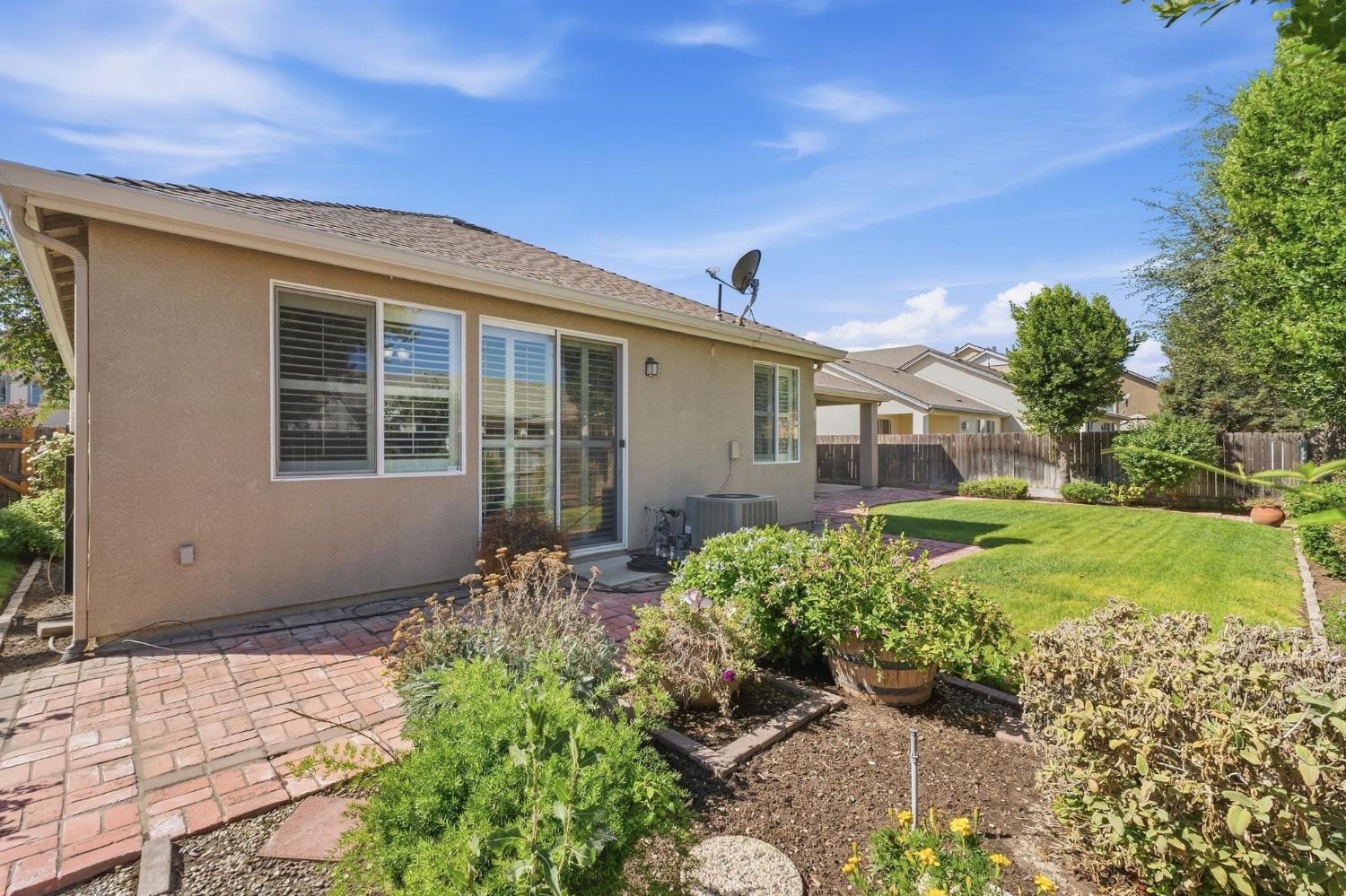 1556 Bellflower st, Kingsburg, CA 93631