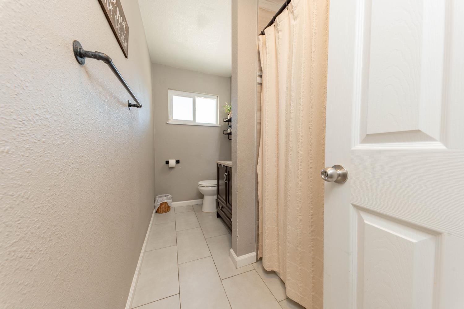 770 S Pratt St, Tulare, CA 93274
