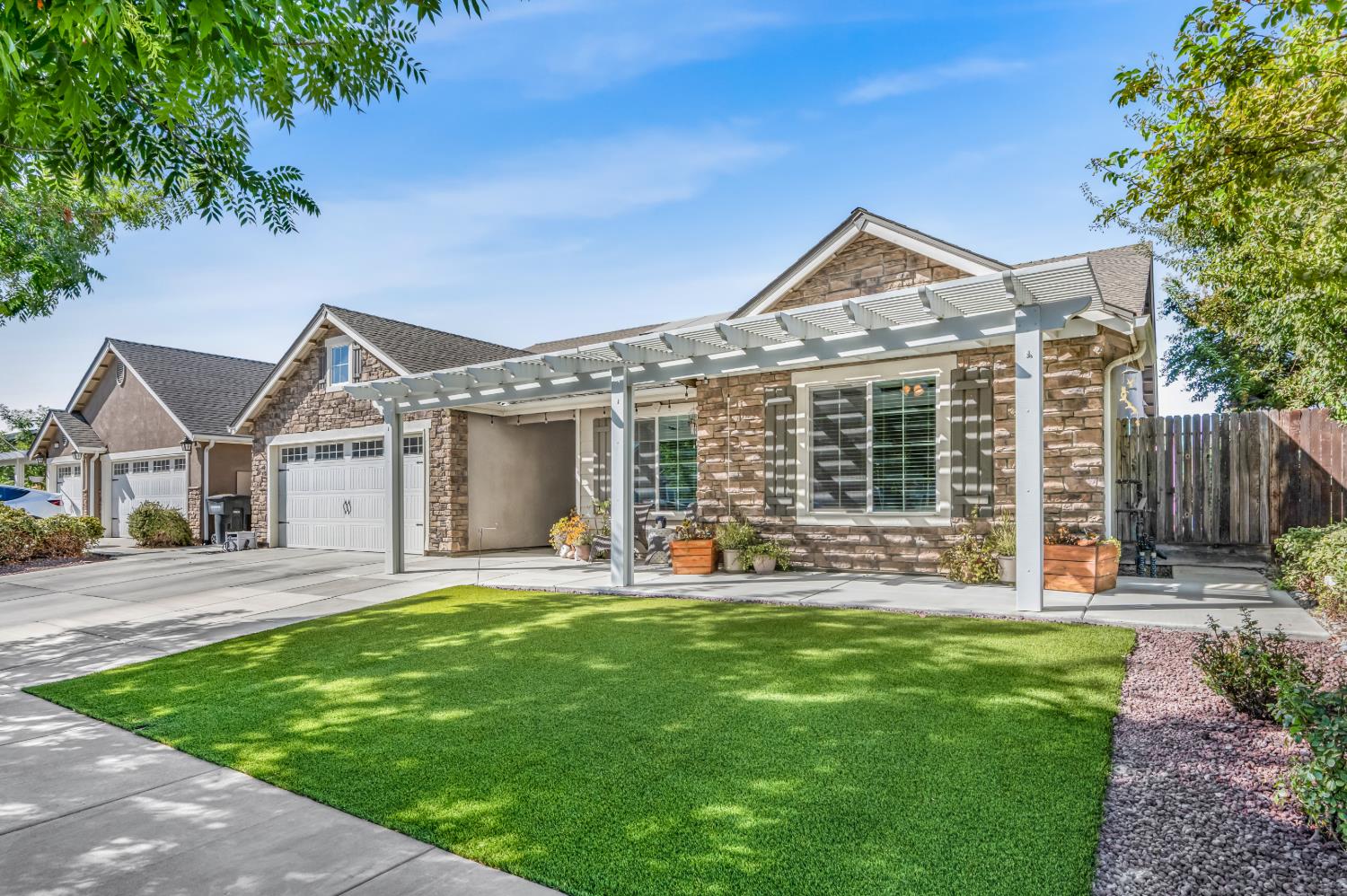 2326 W Andrew Ln, Hanford, CA 93230