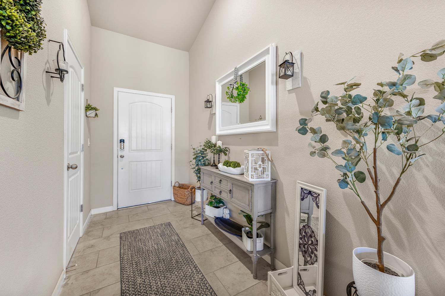 2326 W Andrew Ln, Hanford, CA 93230