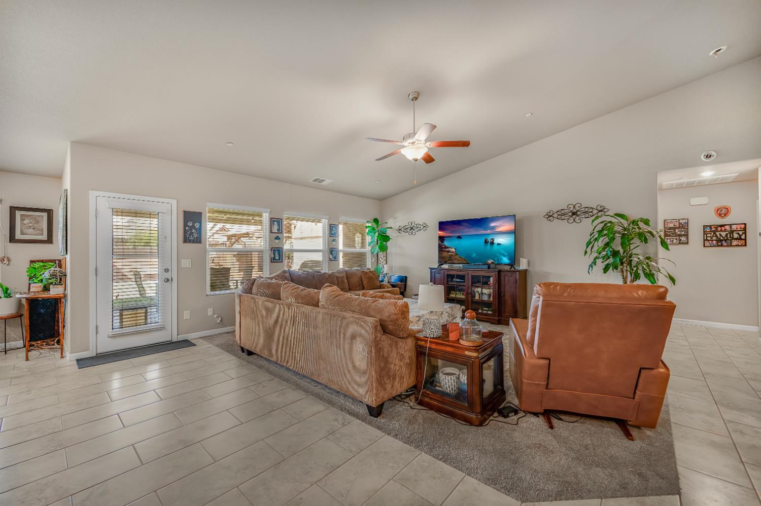 2326 W Andrew Ln, Hanford, CA 93230