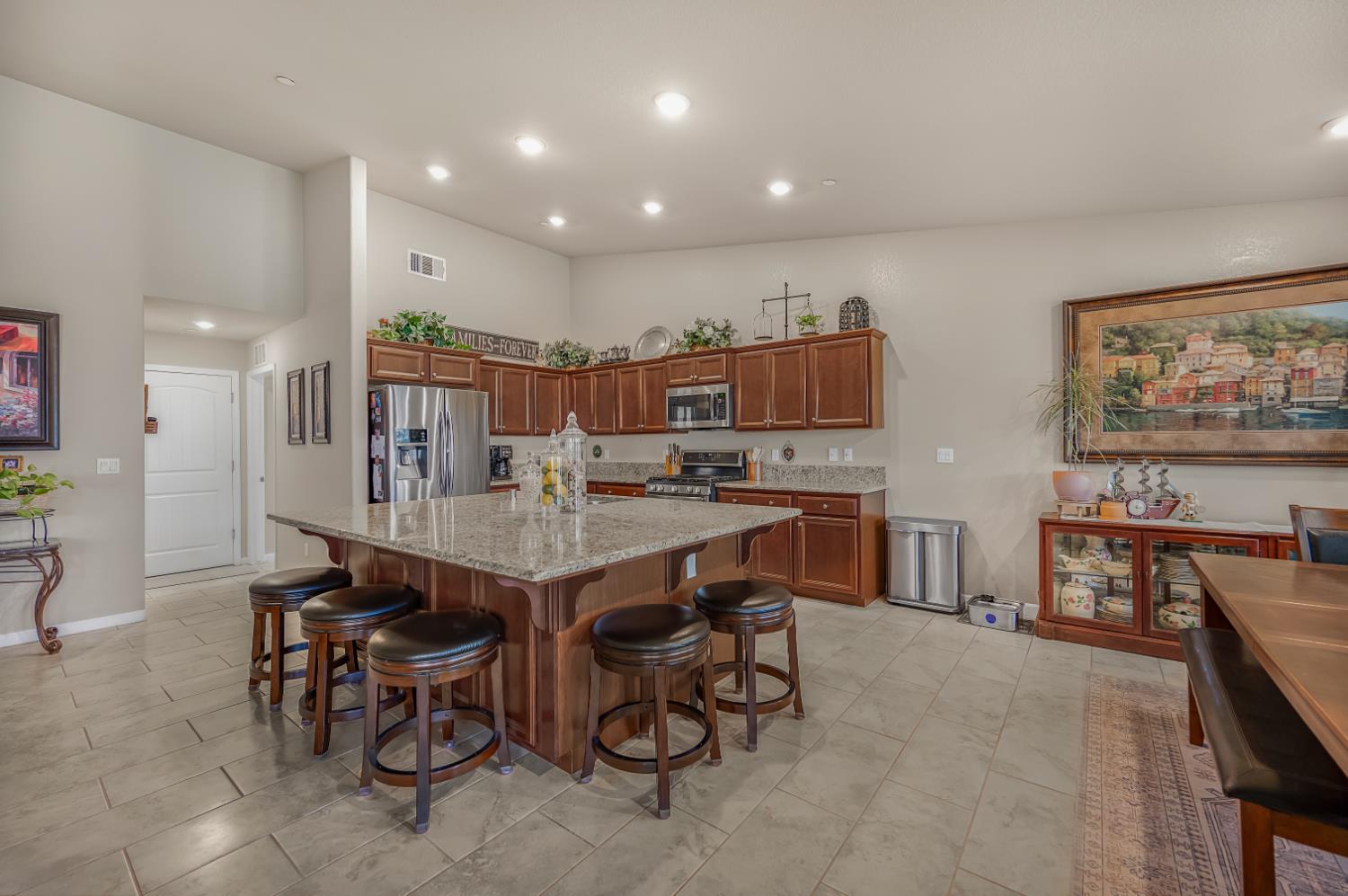 2326 W Andrew Ln, Hanford, CA 93230